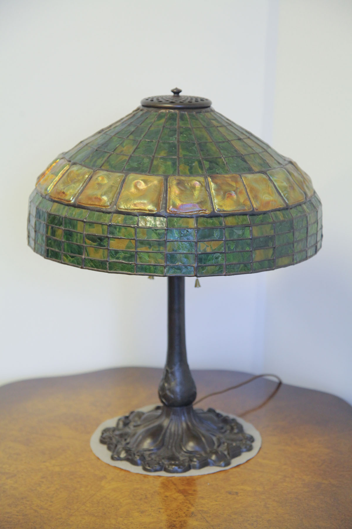 Appraisal: ART NOUVEAU STYLE TABLE LAMP American th century Foliate molded