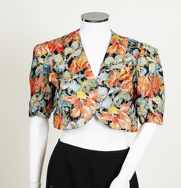 Appraisal: A vintage floral and gold thread cropped jacket mid length