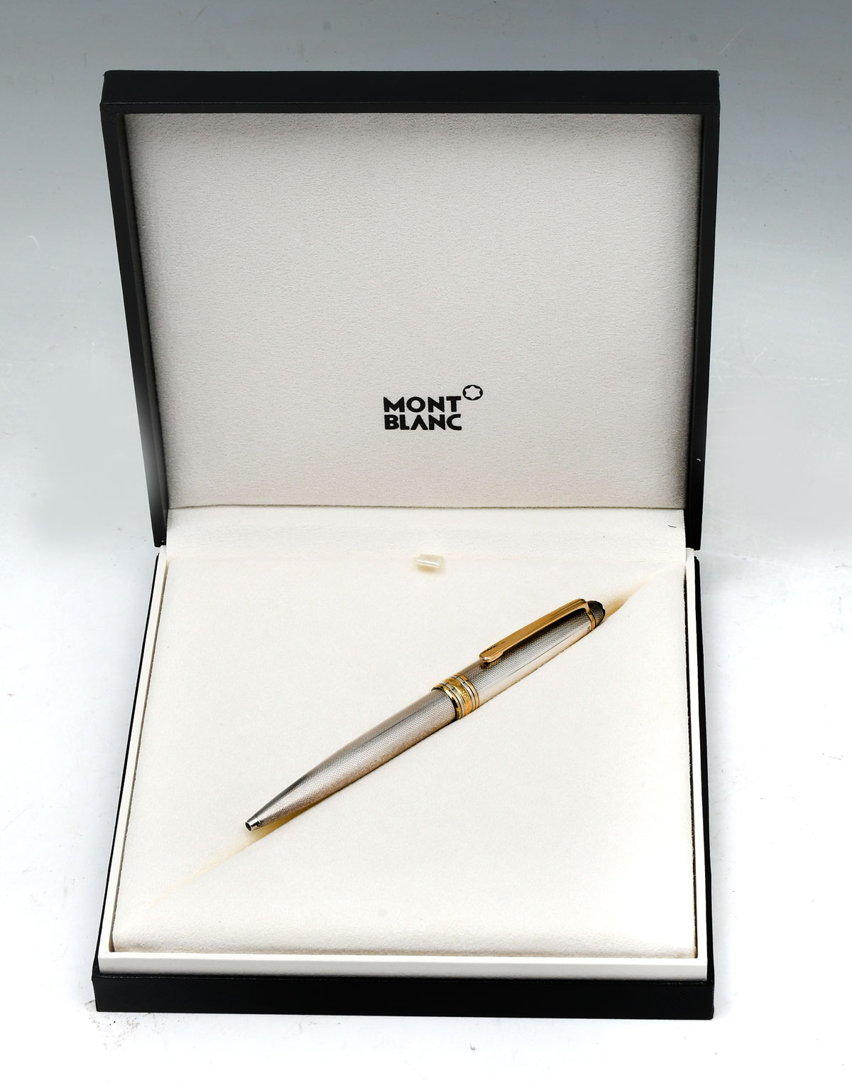 Appraisal: MONTBLANC MEISTERSTUCK STERLING SILVER PEN IN BOX Montblanc Meisterstuck Solitaire