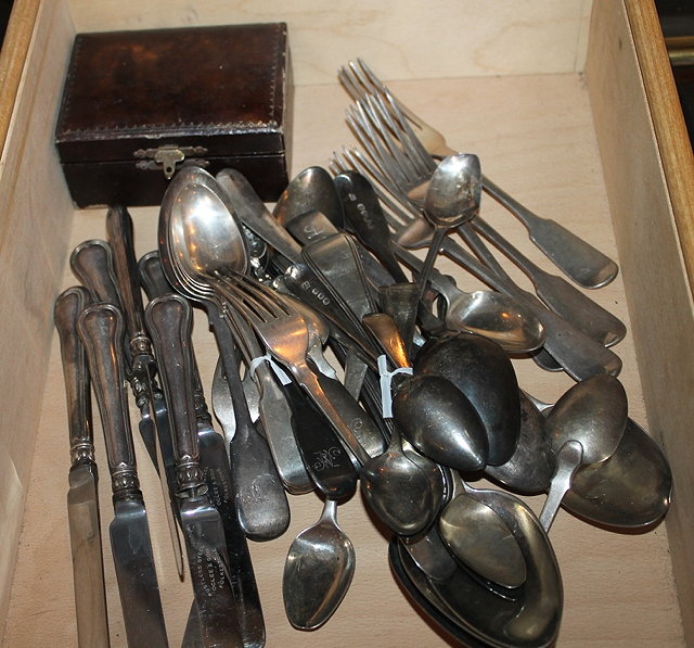 Appraisal: A COLLECTION OF SILVERWARE including spoons and forks in various