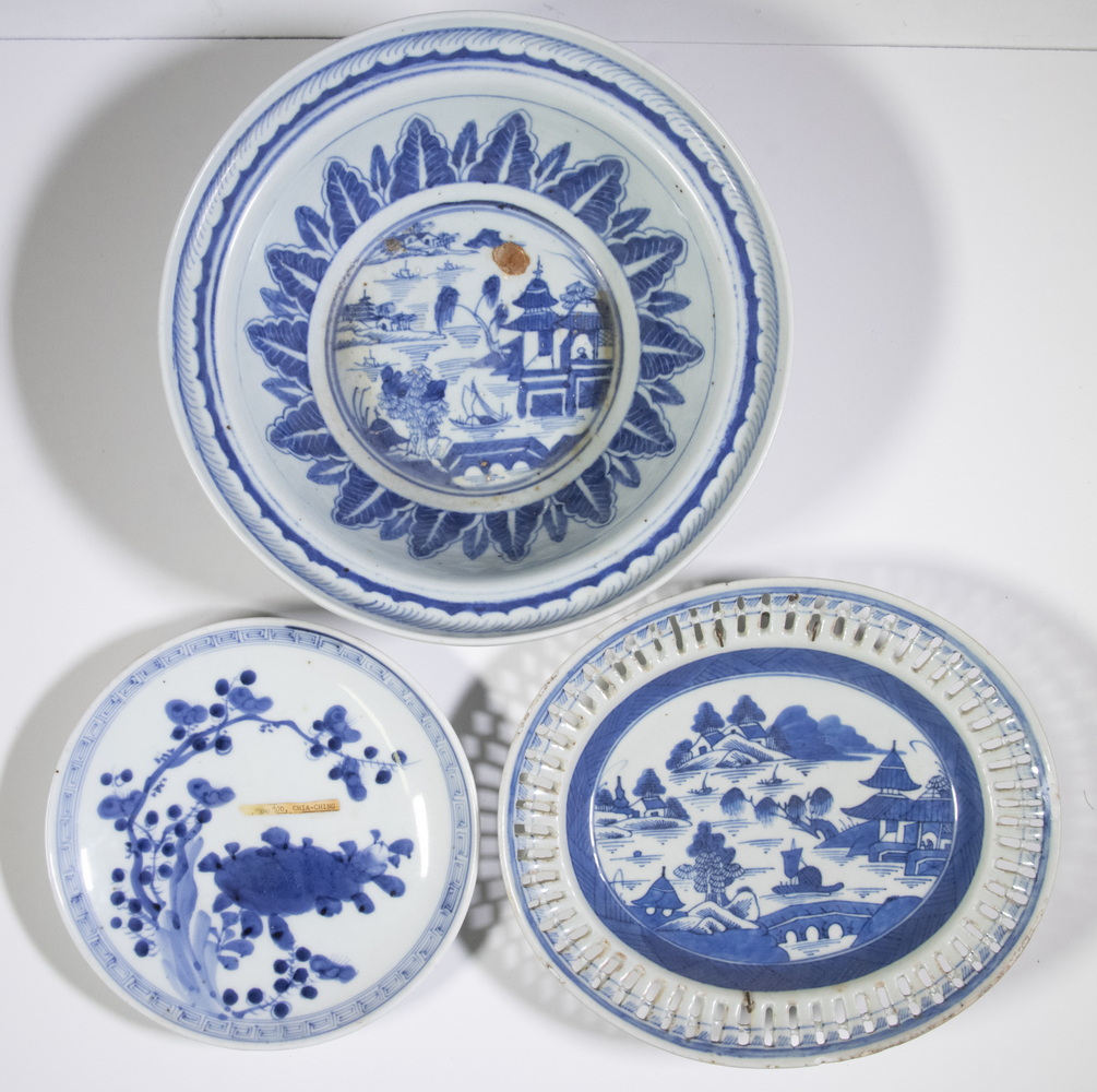 Appraisal: CHINESE EXPORT BLUE WHITE PORCELAIN Lot of Pieces late th