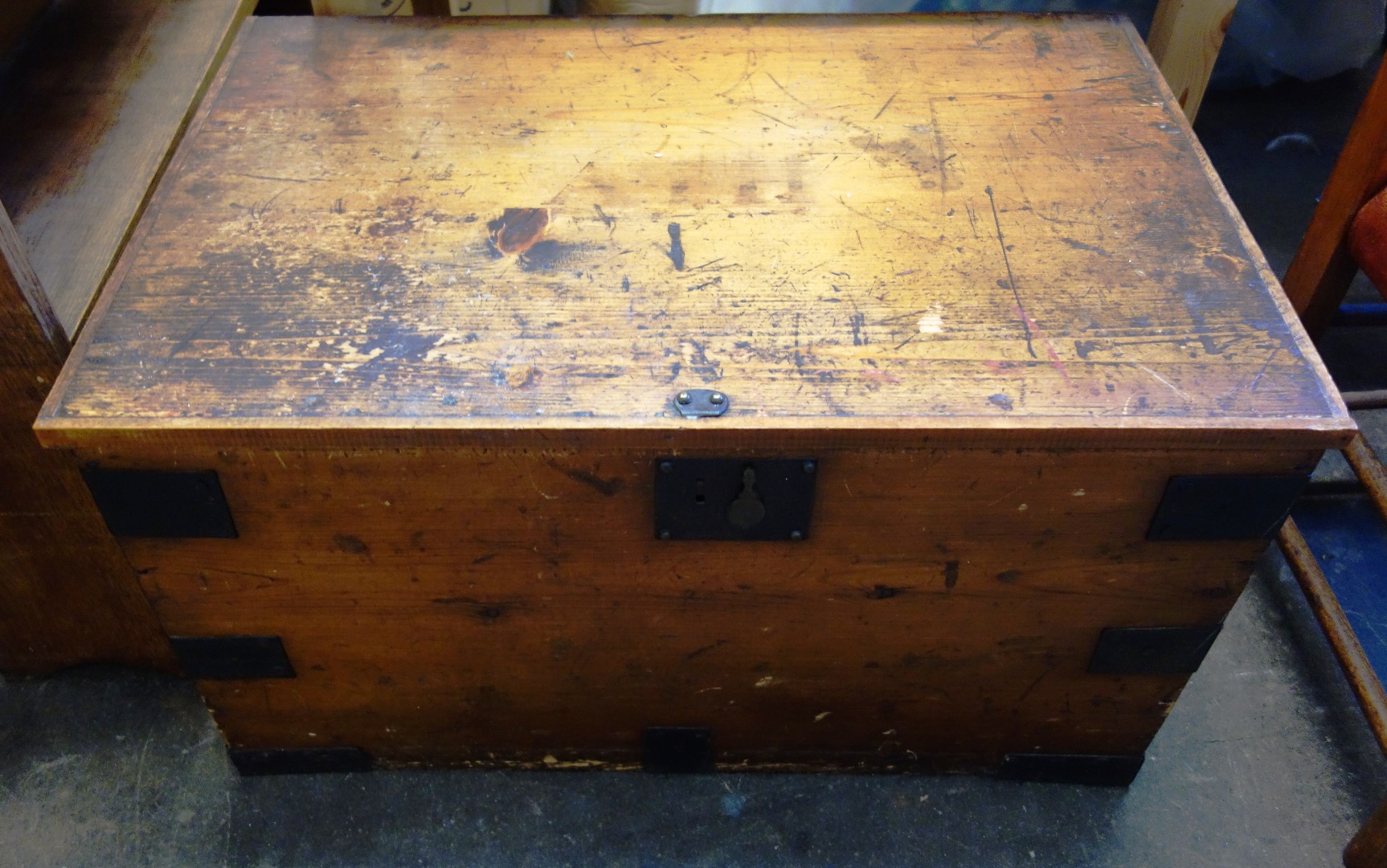 Appraisal: An early th century stained pine metal bound trunk cm