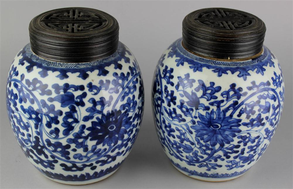 Appraisal: A PAIR OF CHINESE BLUE AND WHITE GLOBULAR JARS TH