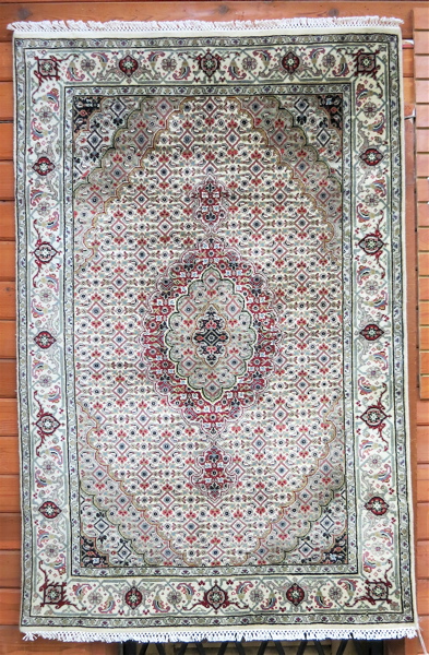 Appraisal: HAND KNOTTED ORIENTAL AREA RUG Persian Bidjar design central medallion