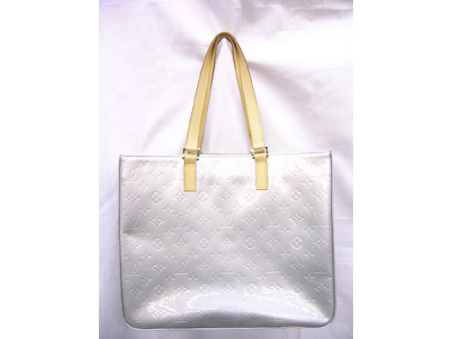 Appraisal: Louis Vuitton handbag monogrammed silver vernis large rectangular purse with