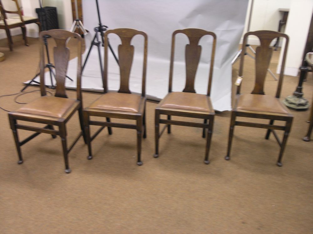 Appraisal: A set of six Queen Anne style oak dining chairs