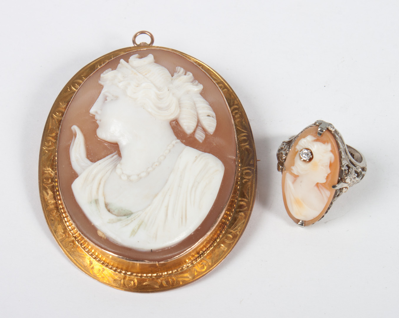 Appraisal: Vintage shell cameo brooch pendant a cameo ring unmarked gold