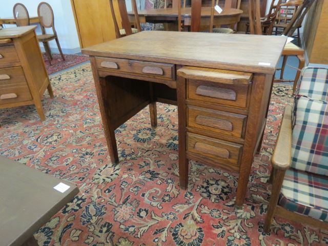 Appraisal: Oak Desk drawers and slide out