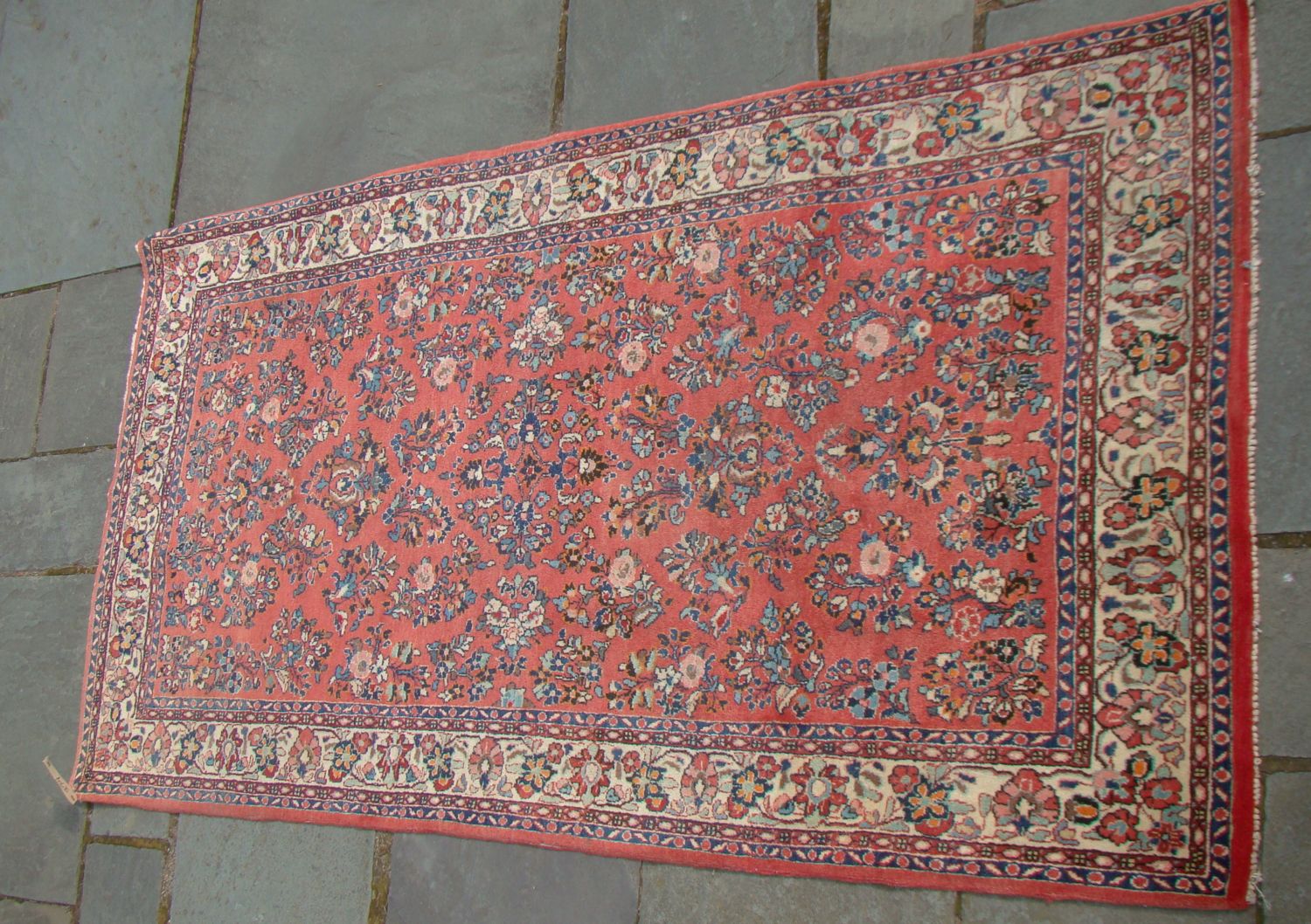 Appraisal: ORIENTAL RUG HAMADAN ' x ' Symmetrically arranged floral bouquets