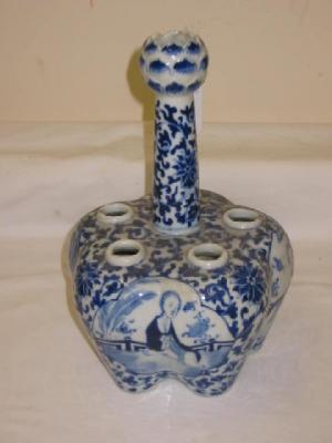 Appraisal: A CHINESE PORCELAIN TULIP VASE of lobed bottle form with