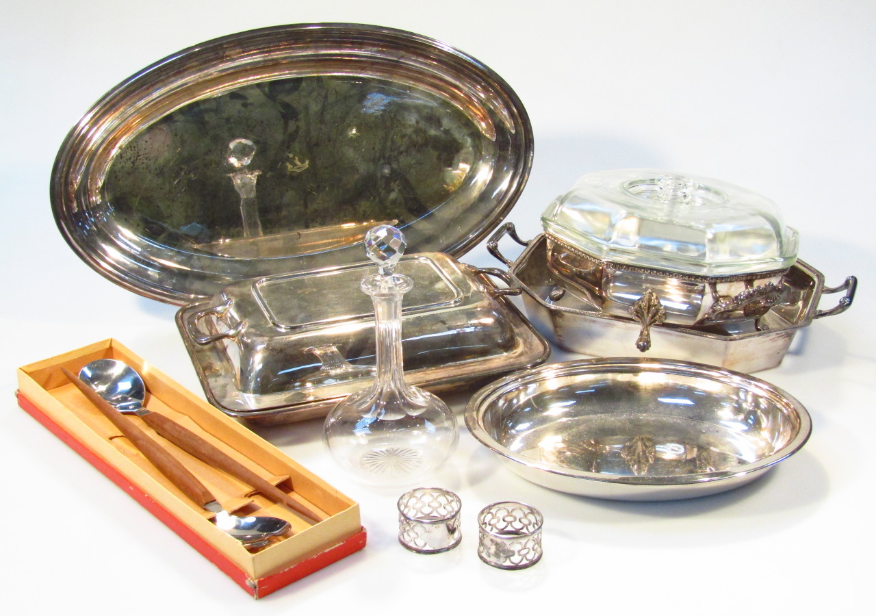 Appraisal: Various silver plated serving pieces to include entree dish cm