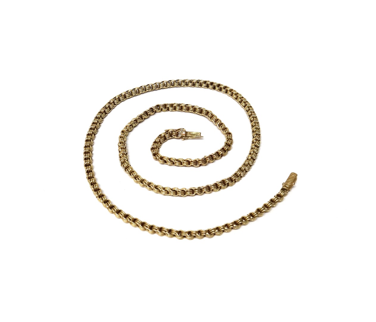 Appraisal: A gold neckchain in a triple circular link design on