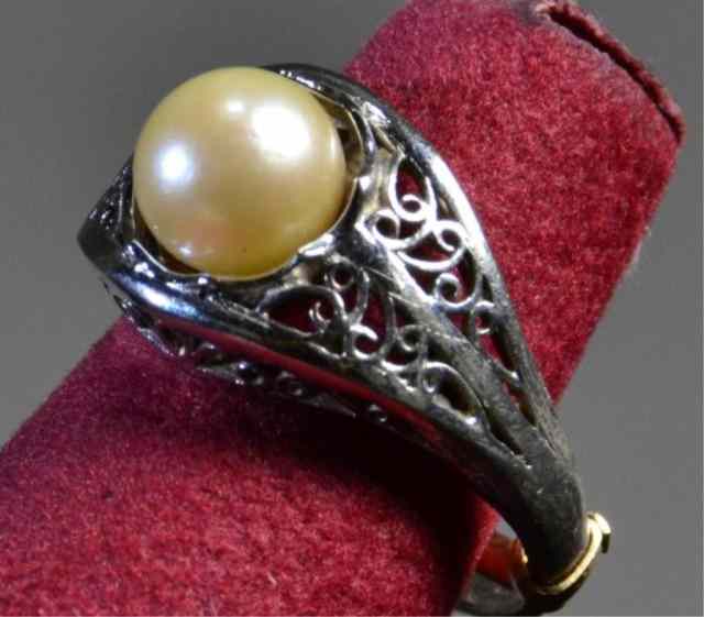 Appraisal: WHITE GOLD PEARL FILIGREE RINGBeautiful ladies ring one pearl mounted