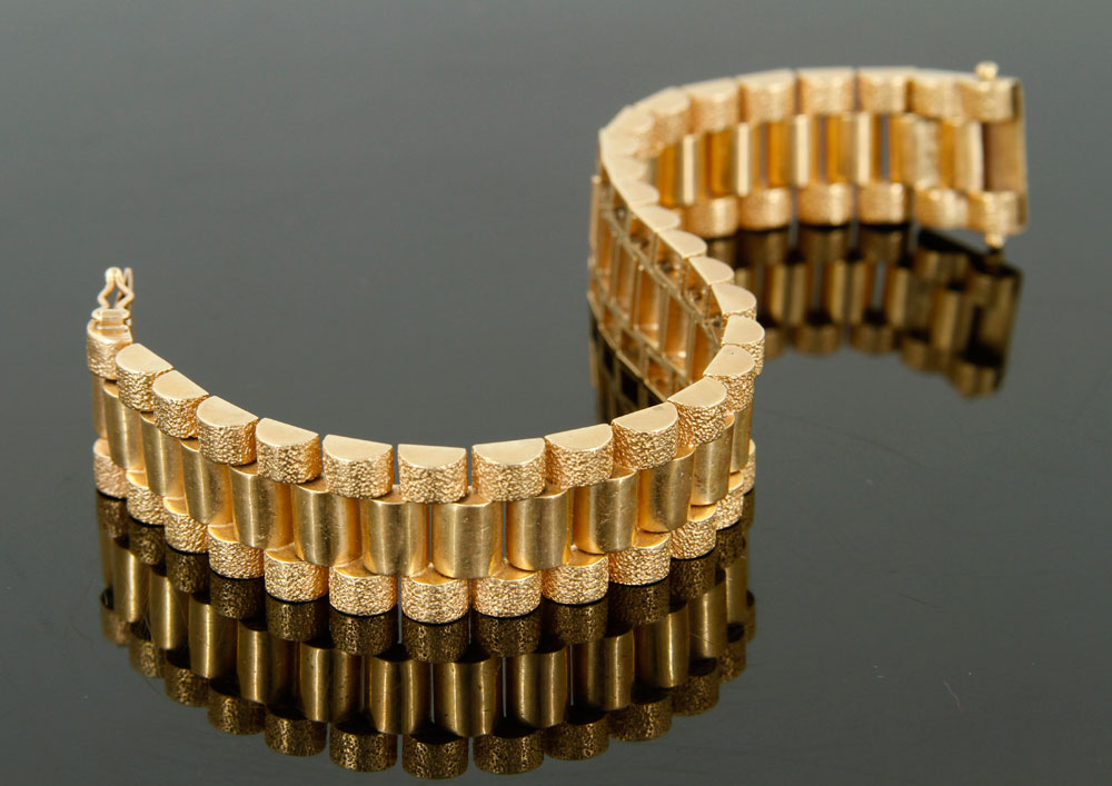 Appraisal: - K Yellow Gold Bracelet K yellow gold bracelet l