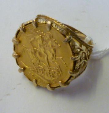 Appraisal: A GEORGE V GOLD SOVEREIGN loose mounted as a gentleman's