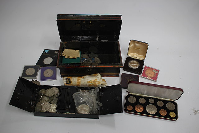 Appraisal: A QUANTITY OF VARIOUS EARLY TH CENTURY SILVER COINAGE crowns