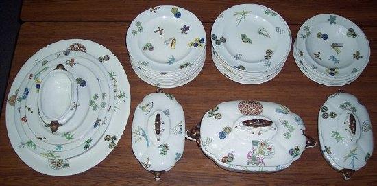 Appraisal: A Worcester part-dinner service Mah-jong pattern comprising dinner plates six