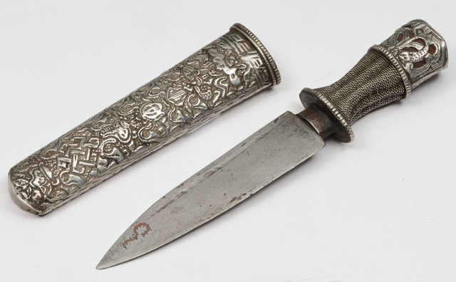 Appraisal: A PERSIAN DAGGER the blade with inlaid decoration the case