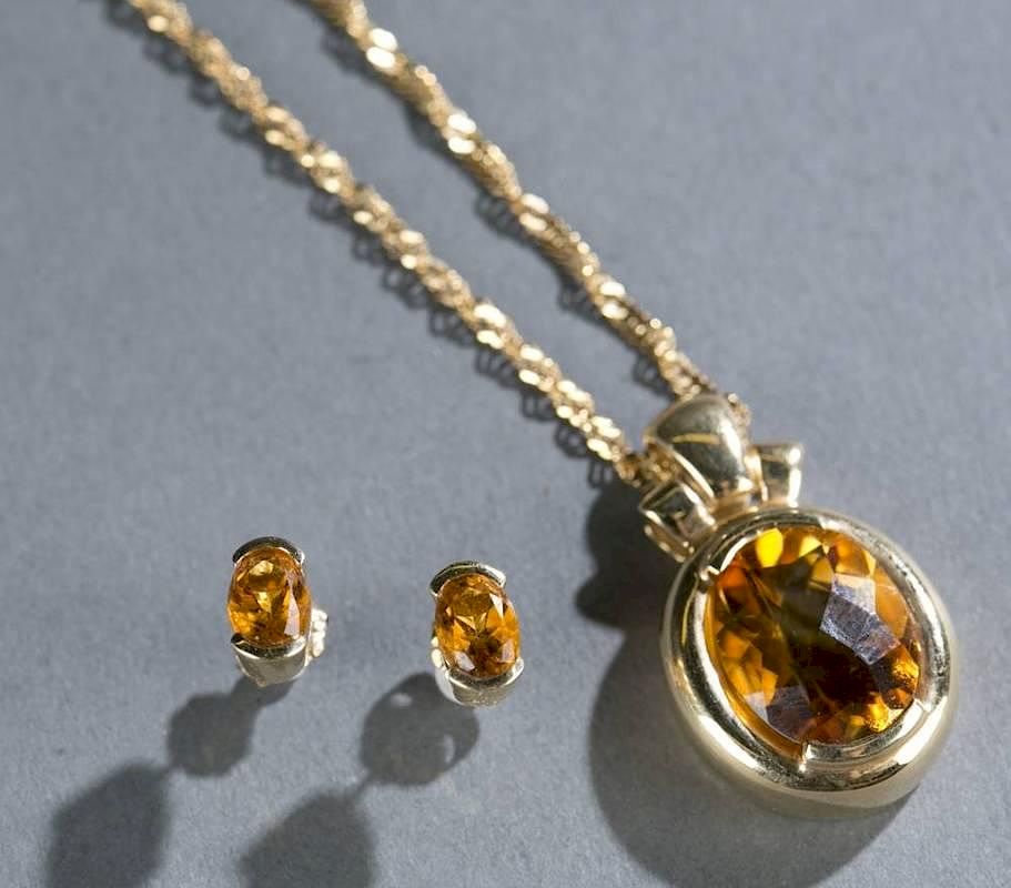 Appraisal: Citrine pendant and earring set in kt gold A citrine