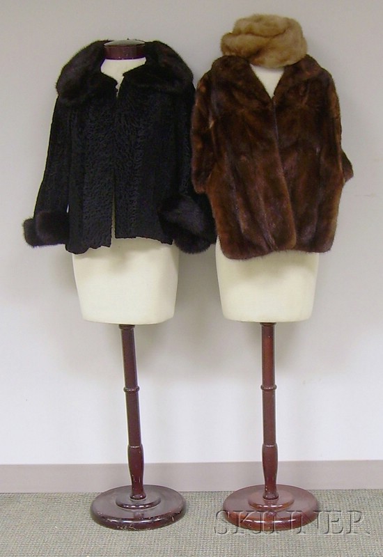 Appraisal: Three Fur Items a chocolate brown mink stole and a