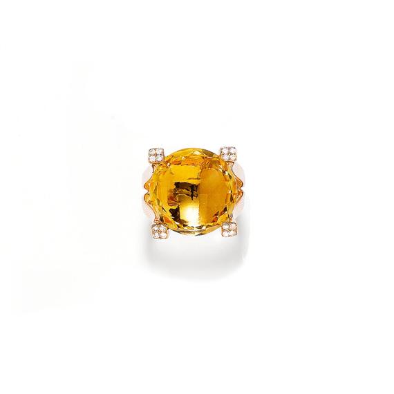 Appraisal: CITRINE AND DIAMOND RING Yellow gold Modern ring the top