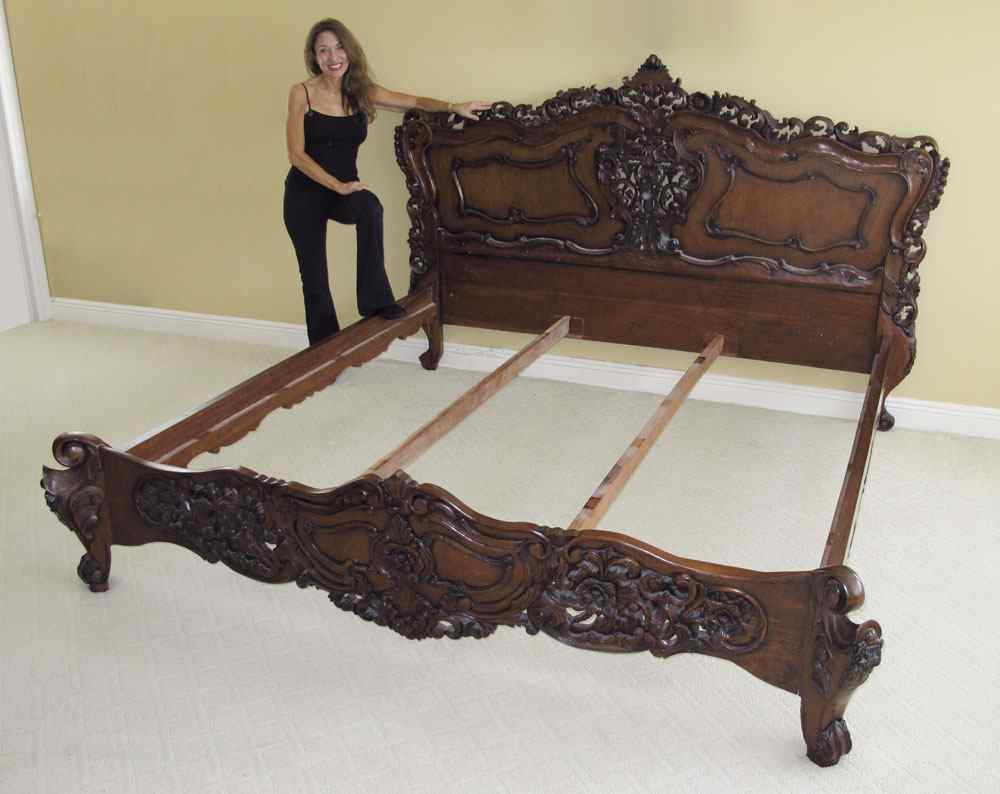 Appraisal: ORNATELY CARVED MAHOGANY BED Ornately carved headboard footboard rails king