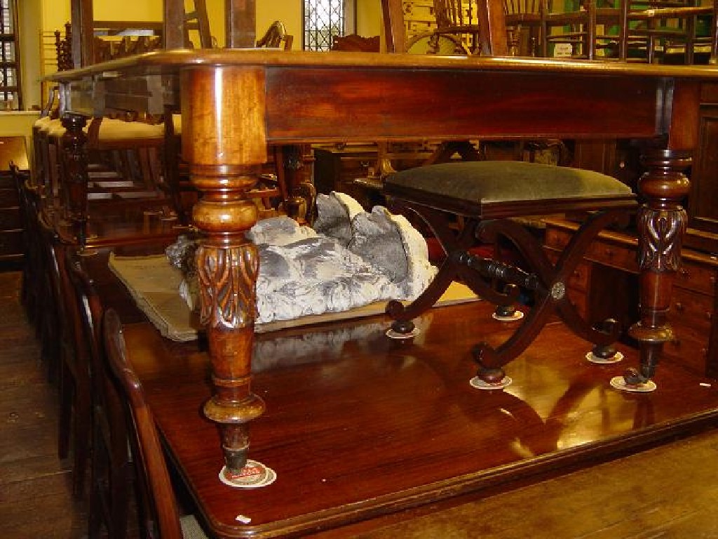 Appraisal: A Victorian mahogany extending dining table of rectangular form with