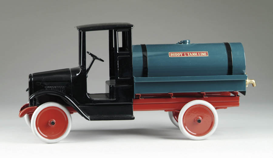 Appraisal: BUDDY L OIL TRUCK Full cab model with tank service