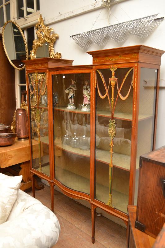 Appraisal: A FINE EDWARDIAN SATINWOOD DISPLAY CABINET WITH PAINTED DECORATION KEY