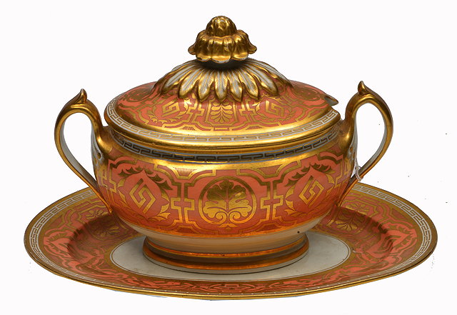 Appraisal: A GEORGE III BARR FLIGHT BARR WORCESTER SAUCE TUREEN COVER