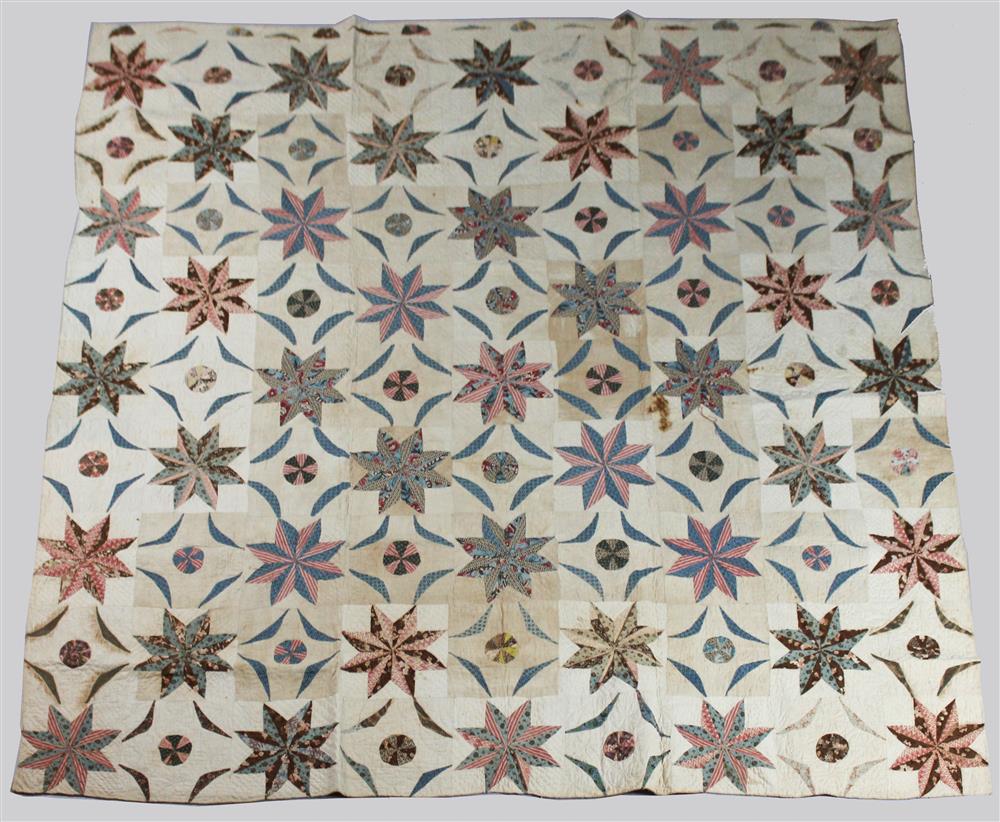 Appraisal: AMERICAN PIECED AND APPLIQUED COTTON -POINTED QUILT CIRCA composed of