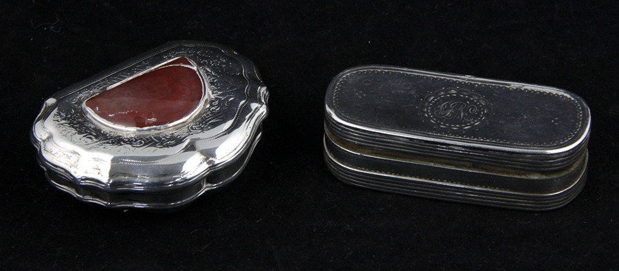 Appraisal: A French silver snuff box of oblong form the cover