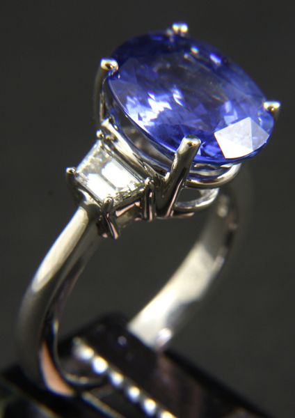 Appraisal: ct unheated sapphire diamond and platinum ring Size gia report