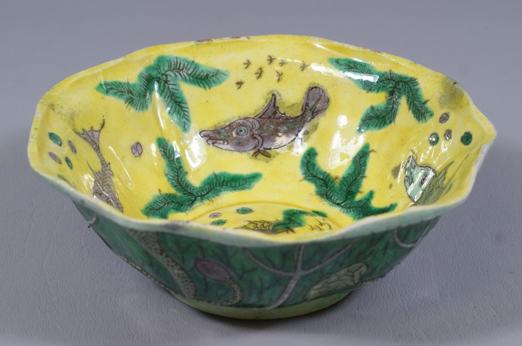 Appraisal: Chinese porcelain bowl interior Famille Jaune depicting sea life fish