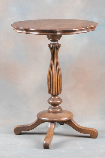 Appraisal: Antique quarter sawn oak pedestal Lamp Table circa footed base