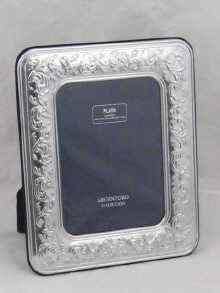 Appraisal: A silver photograph frame picture size approx x cm