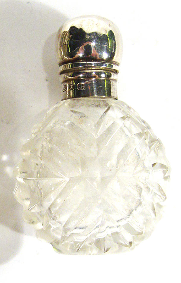 Appraisal: Victorian clear cut glass scent bottle with silver mount and