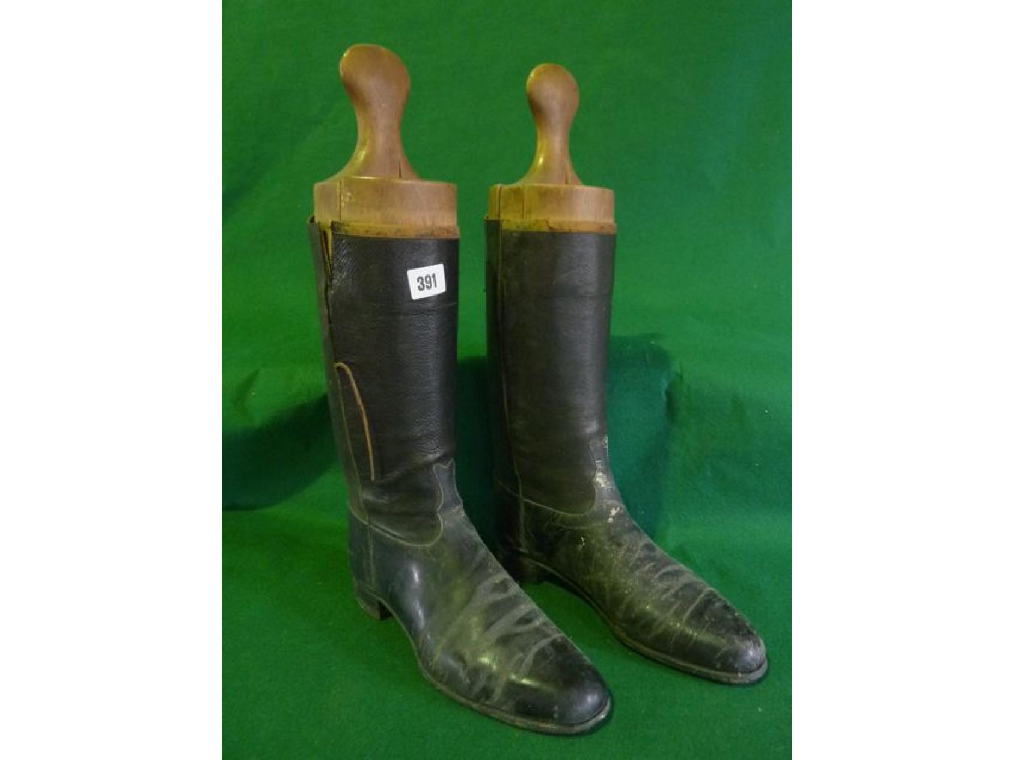 Appraisal: A pair of vintage black leather hunting boots complete with