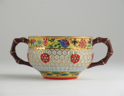 Appraisal: A Chamberlain's Worcester double-walled reticulated sugar bowl the handles painted