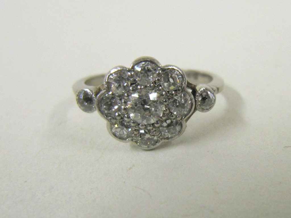 Appraisal: Nineteen thirties ct white gold diamond flower head cluster ring