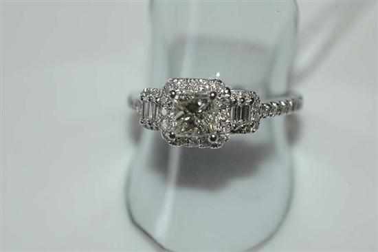 Appraisal: A DIAMOND DRESS RING IN CT WHITE GOLD TOTAL APPROXIMATE