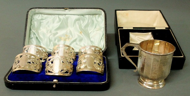 Appraisal: Cased set of six English silver napkin rings w x