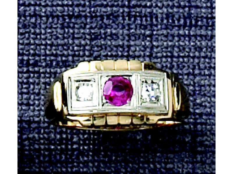 Appraisal: MAN'S RUBY AND DIAMOND RING k yellow gold with one