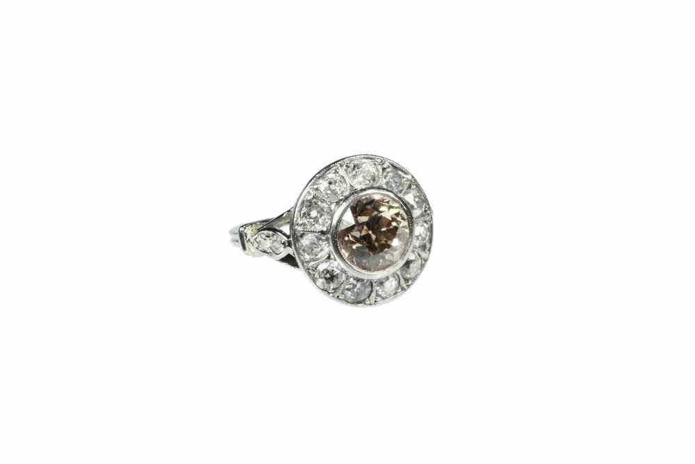 Appraisal: LADY'S RING - Antique Edwardian ring handmade in platinum and