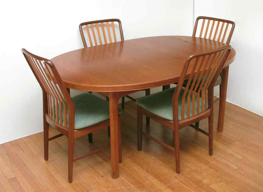 Appraisal: MOREDDI DANISH MODERN TEAK DINING TABLE AND CHAIRS Table ''