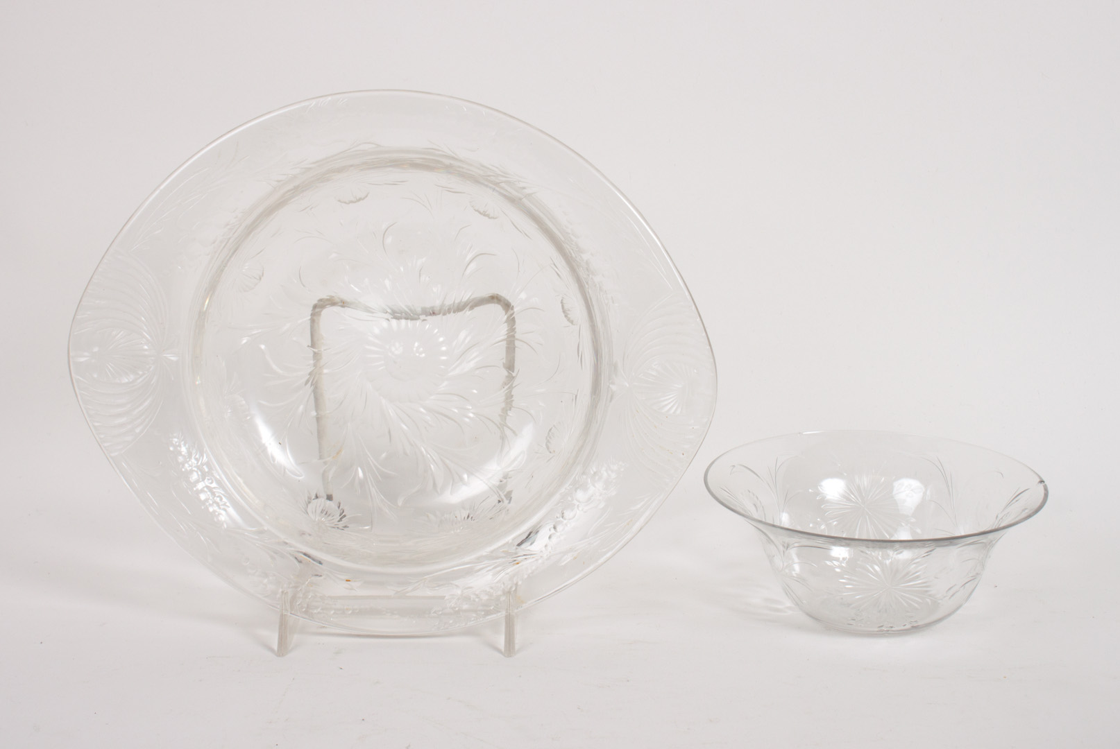 Appraisal: Nine American etched glass bowls early th century probably Pairpoint