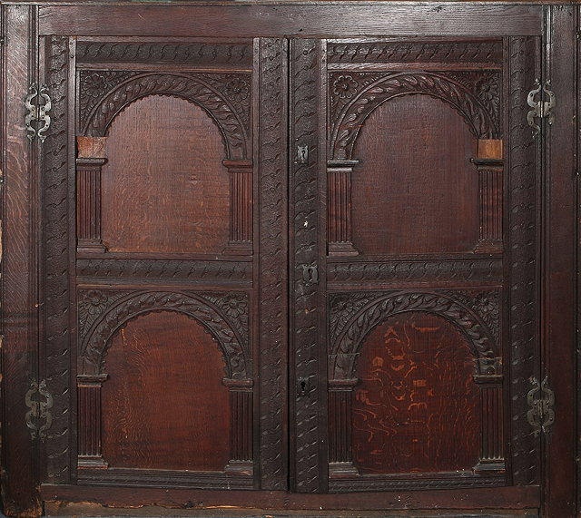 Appraisal: AN ANTIQUE OAK ESTATE CUPBOARD the interior fitted an arrangement