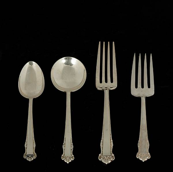 Appraisal: A sterling flatware set with caseLunt Silversmiths Greenfield MAEnglish Shell