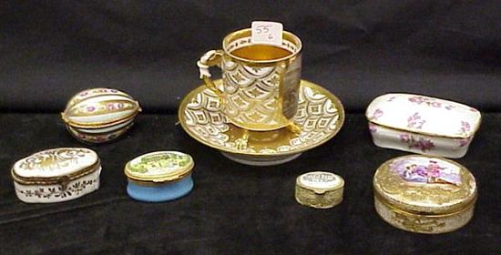 Appraisal: Six small boxes including Limoges and Halcyon Days etc along