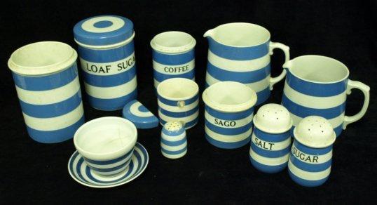 Appraisal: A quantity of Green and Co Cornish blue and white